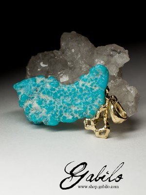 Gold pendant with turquoise