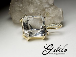 Rock Crystal Gold Pendant with Diamonds with gem report MSU