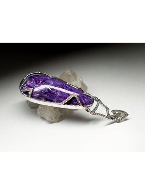 Gold pendant with charoite and diamonds