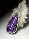 Gold pendant with charoite and diamonds