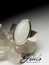 Ring with white jade in silver