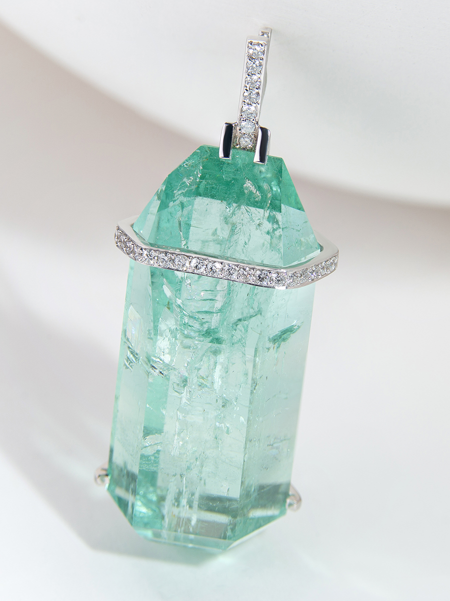 green beryl emerald diamond gold pendant