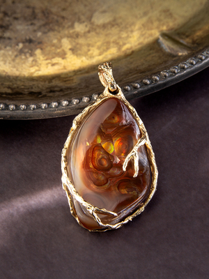 Fire Agate yellow gold pendant