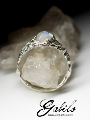 White gold ring with moonstone