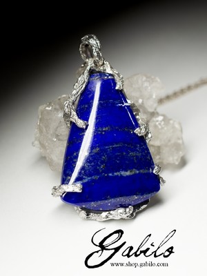 Large pendant with lapis lazuli in silver