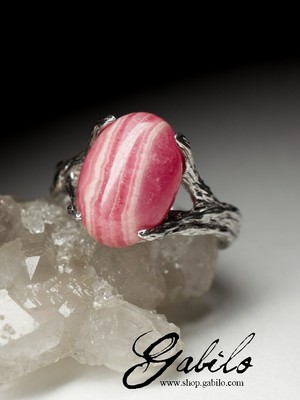 Ring with rhodochrosite in white gold