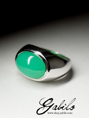 Men's gold ring with chrysoprase