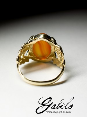 Gold ring with cornelian