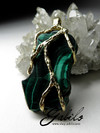 Pendant with malachite in gold