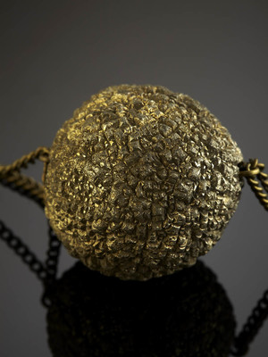Suspension with a ball of pyrite