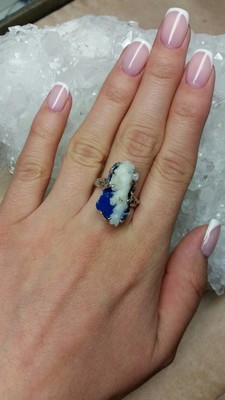 Gold ring with the cavansite