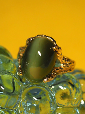 Cat's eye green jade gold ring