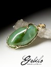 On order: a gold pendant with jade 