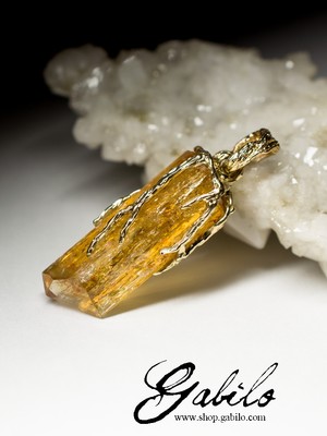 Gold pendant with topaz Imperial