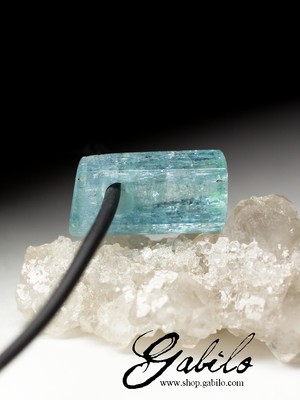 Pendant with aquamarine on rubber