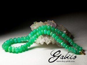 Large beads of chrysoprase