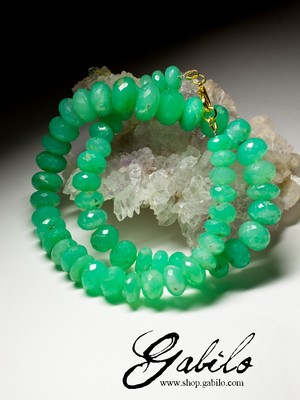 Large beads of chrysoprase