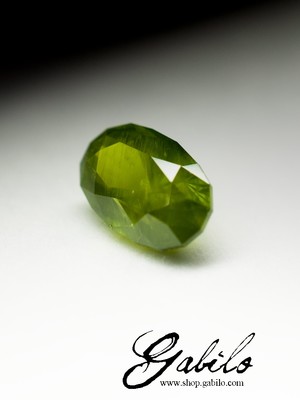 Demantoid Garnet oval cut 0.94 carats