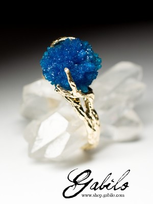 Gold ring with cavansite
