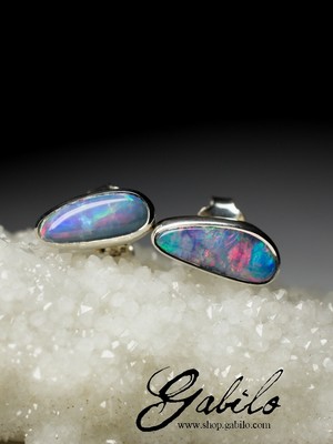 Silver earrings pouches with doublet opal
