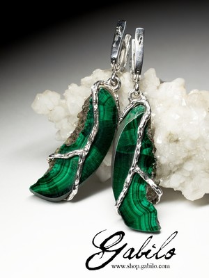 Silver earrings with malachite