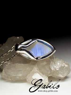 Silver pendant with adular