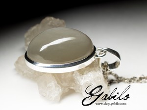 Moonstone silver pendant with chatoyant effect