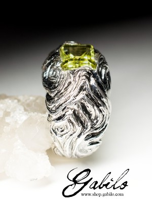 Silver ring with lemon quartz