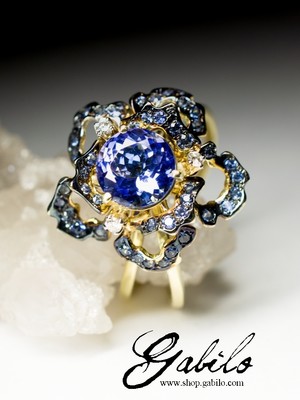 Gold ring with tanzanite sapphires and diamonds