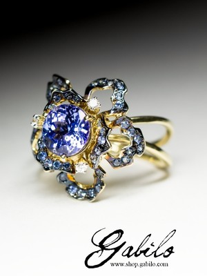 Gold ring with tanzanite sapphires and diamonds