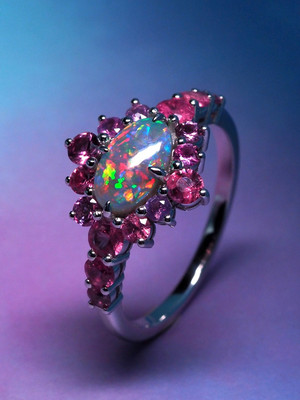 Opal gold ring with sapphires
