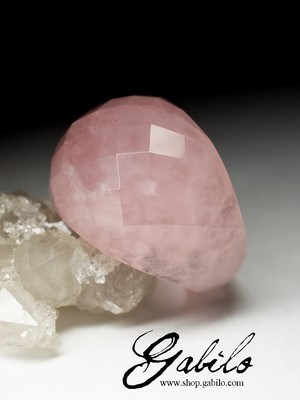One-piece pink quartz ring