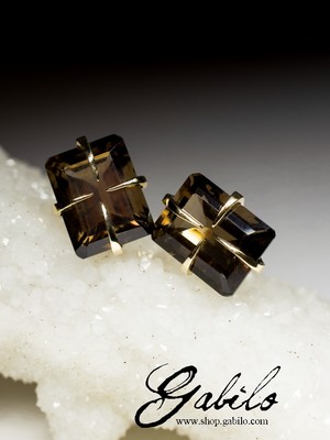 Gold earrings with smokу quartz