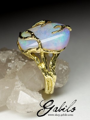 Golden ring with opal