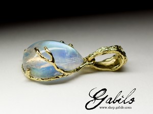 Moonstone gold pendant