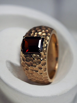 Almandine gold ring