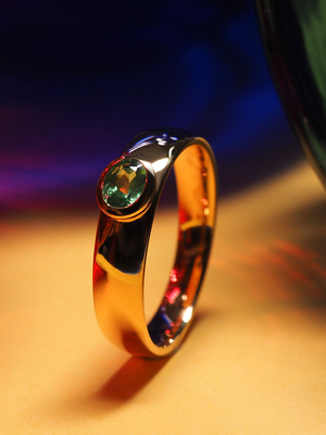Tsavorite gold ring with jewellery report MSU