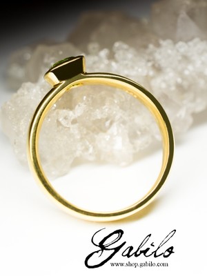 Peridot gold ring