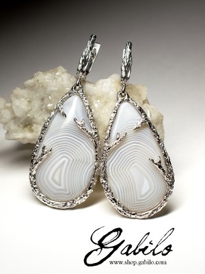 Silver earrings with agate